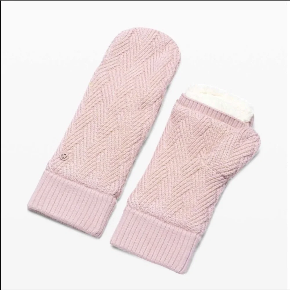 🦄NWT Lululemon Sherpa Weave Mittens Pink